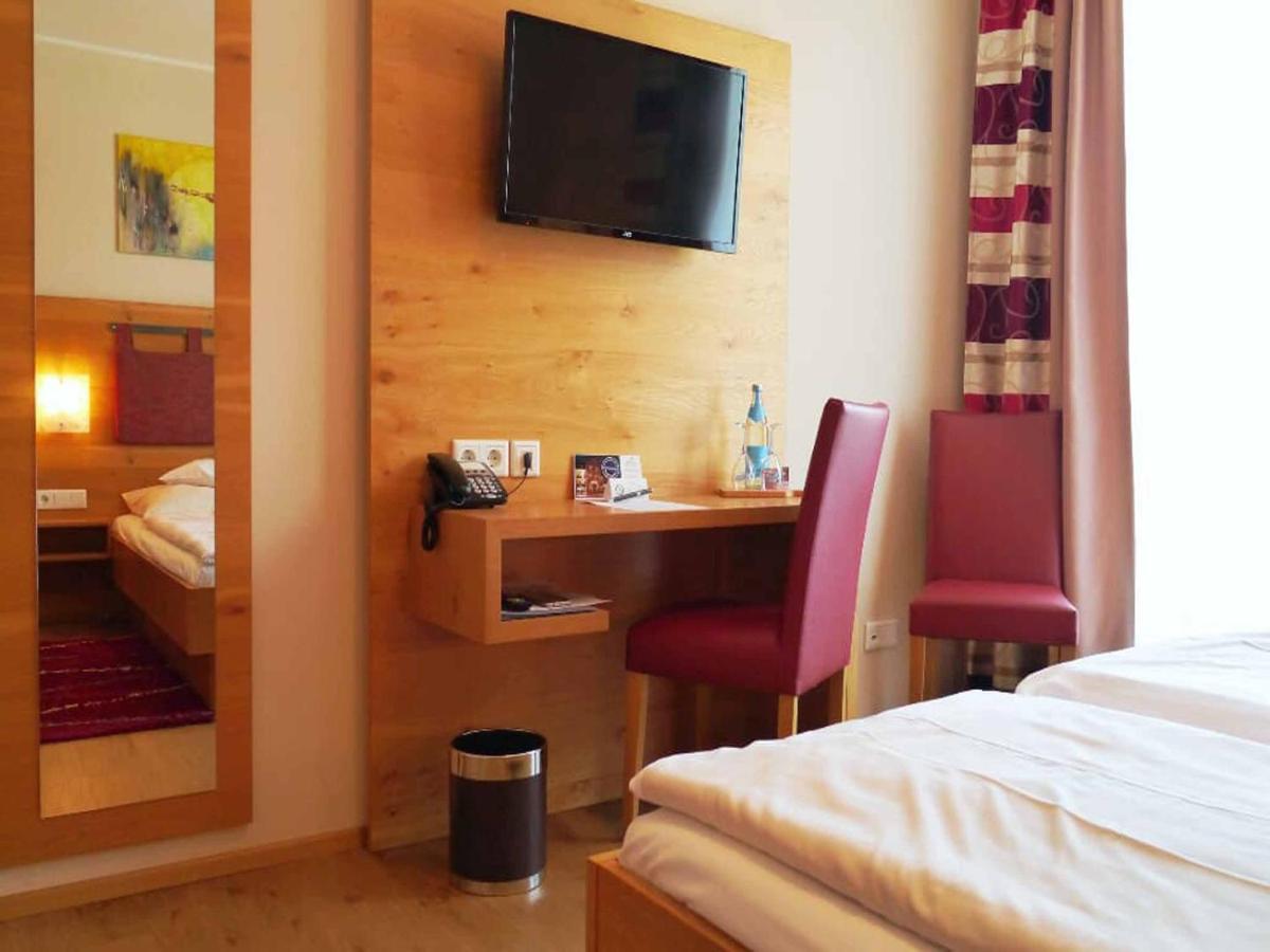 Da'Sporrer Hotel & Wirtshaus Нойнбург-форм-Вальд Екстер'єр фото