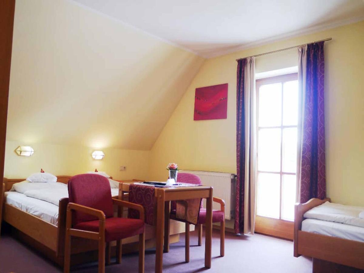 Da'Sporrer Hotel & Wirtshaus Нойнбург-форм-Вальд Екстер'єр фото