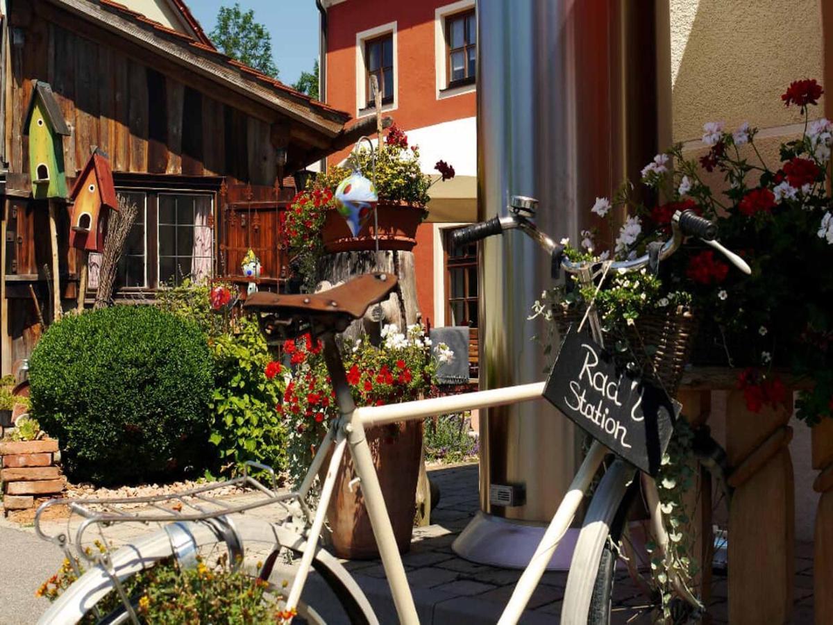 Da'Sporrer Hotel & Wirtshaus Нойнбург-форм-Вальд Екстер'єр фото