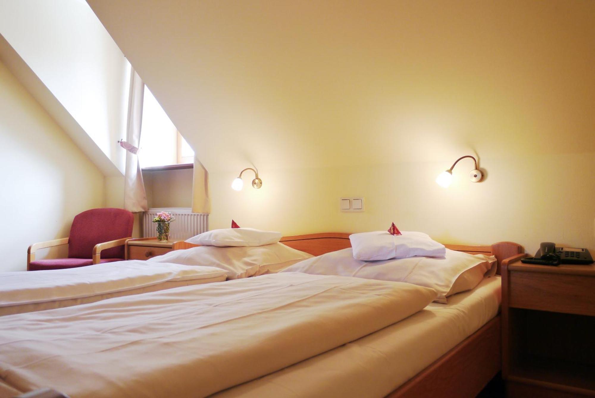 Da'Sporrer Hotel & Wirtshaus Нойнбург-форм-Вальд Екстер'єр фото